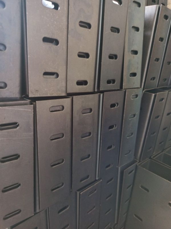 عرضه ناودانی منقطع یزد فروش وال پست